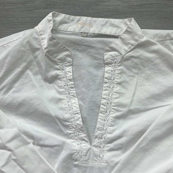 4/$50 RW&CO Fitted Crisp White Shirt/Blouse - Picture 2 of 6